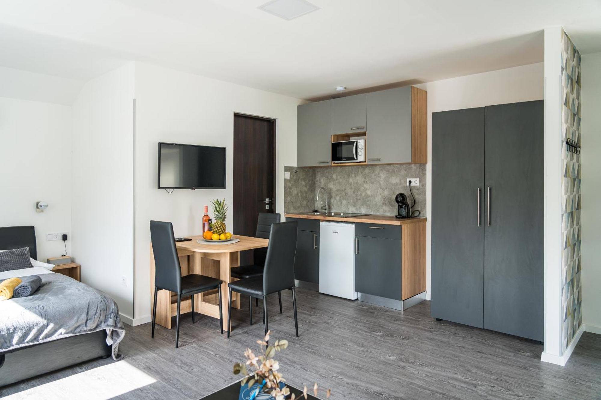 Balatonic Lemon Apartmanhaz Siófok Esterno foto