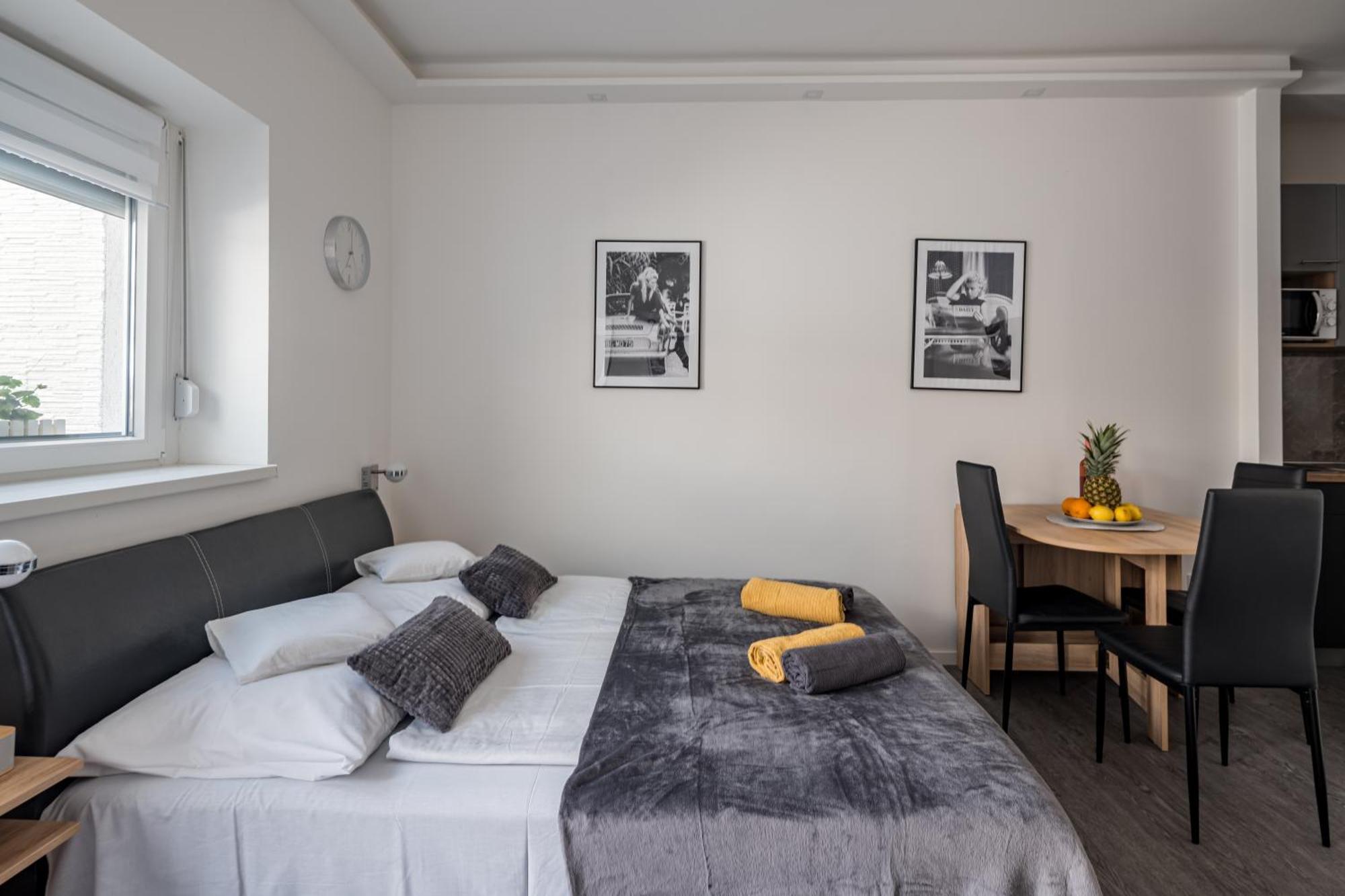 Balatonic Lemon Apartmanhaz Siófok Esterno foto
